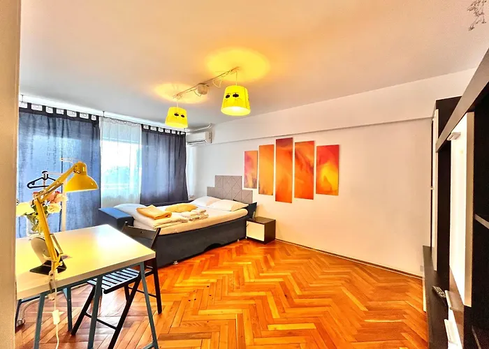 City Center Unirii Square Private Rooms With City View - Shared Amenities