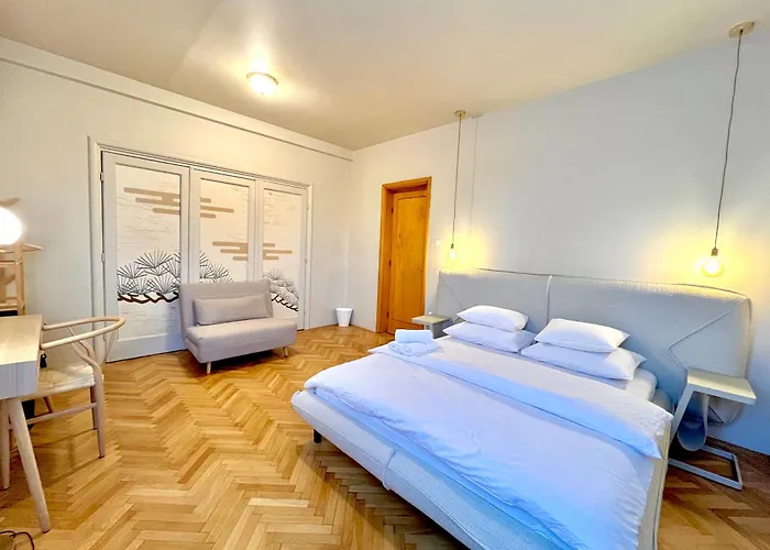City Center Unirii Square Private Rooms With City View - Shared Amenities