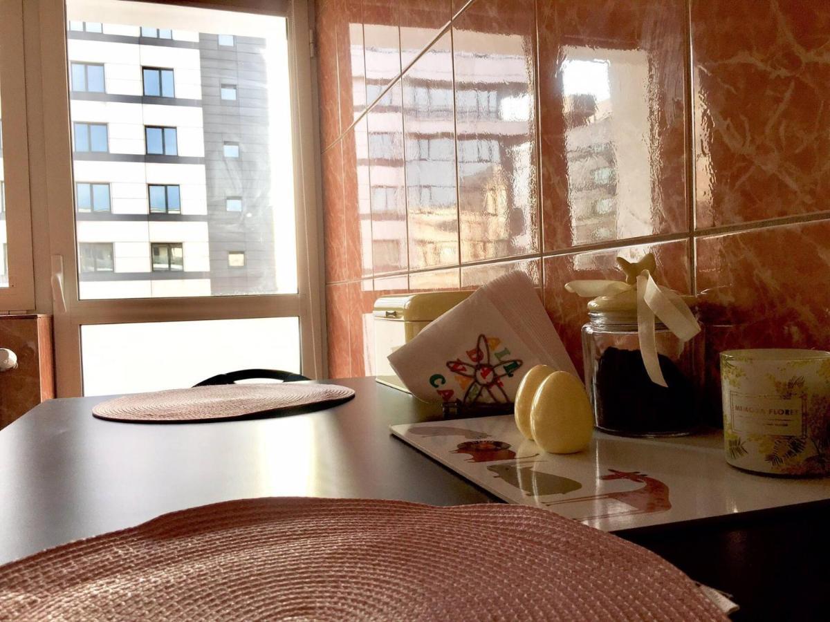 Center Unirii Square Private With View - Shared Amenities בית אירוח