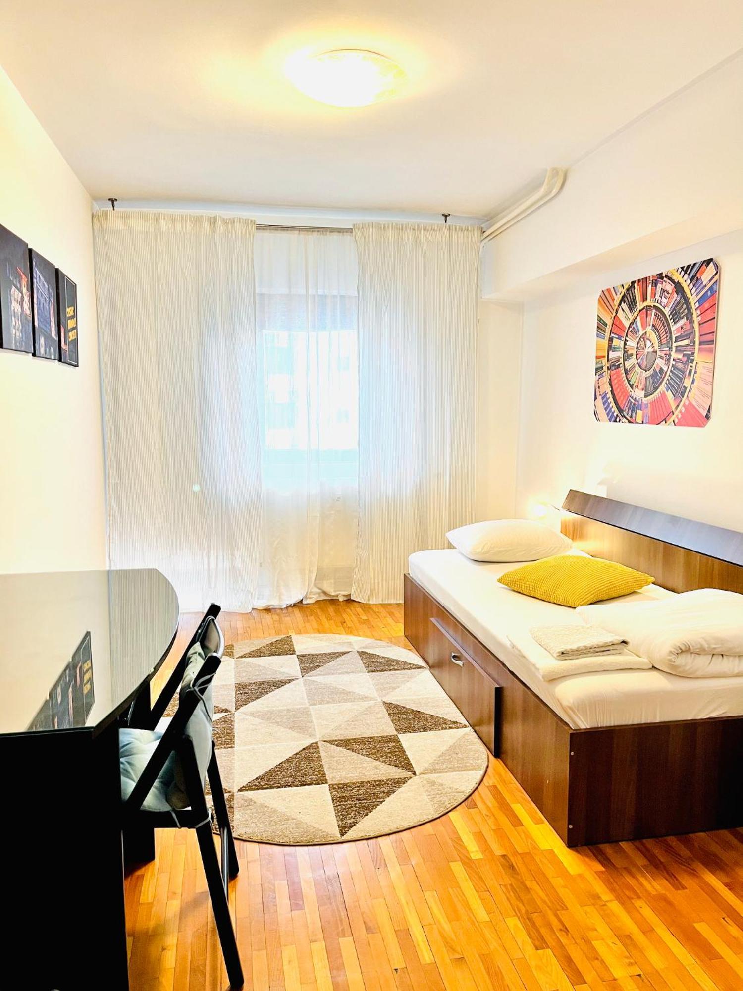 בית אירוח Center Unirii Square Private With View - Shared Amenities *