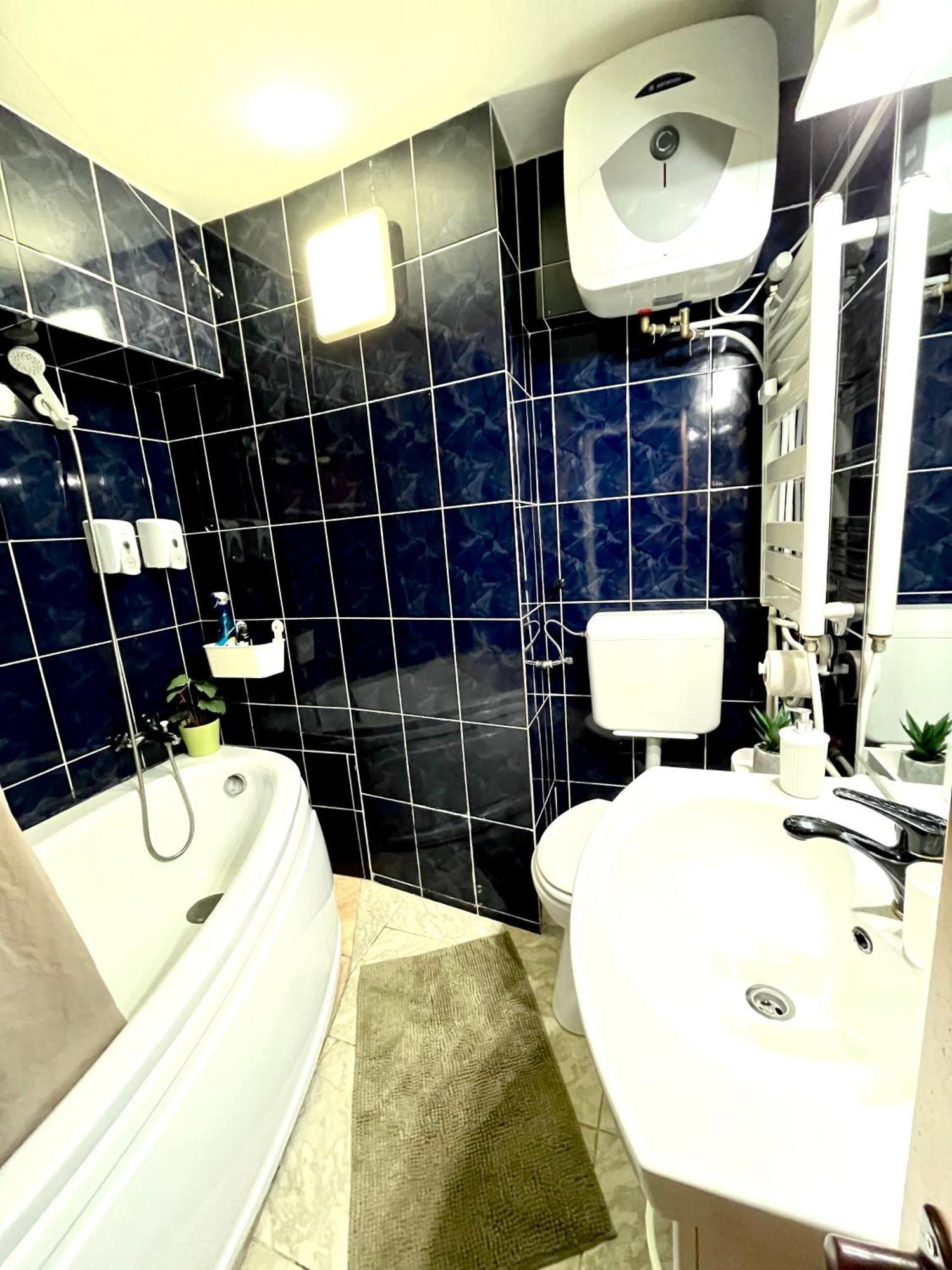 Center Unirii Square Private With View - Shared Amenities בית אירוח
