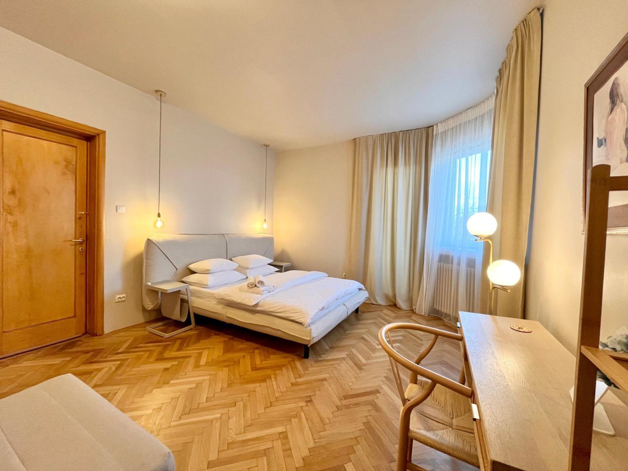 Center Unirii Square Private With View - Shared Amenities בית אירוח *