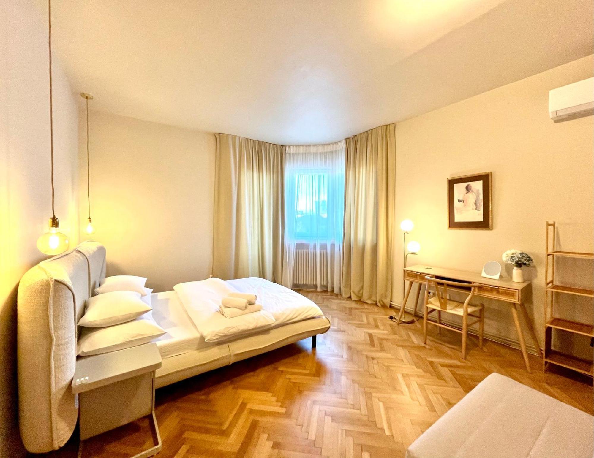 Center Unirii Square Private With View - Shared Amenities בוקרשט