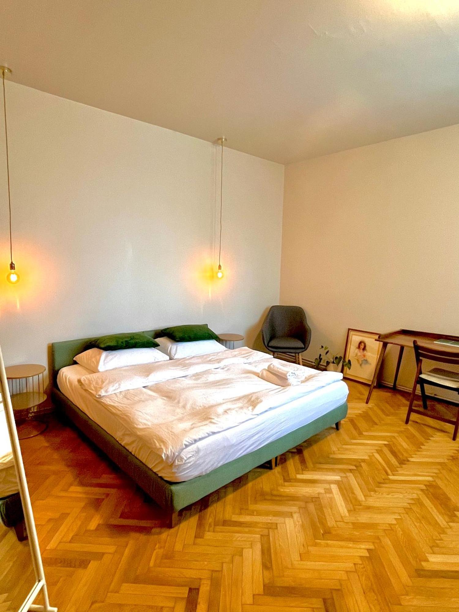 בית אירוח Center Unirii Square Private With View - Shared Amenities בוקרשט