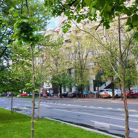בוקרשט City Center Unirii Square Private Rooms With City View - Shared Amenities מראה חיצוני תמונה