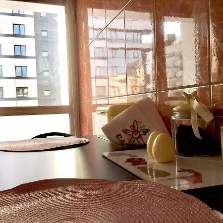 בוקרשט City Center Unirii Square Private Rooms With City View - Shared Amenities מראה חיצוני תמונה