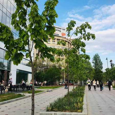 בוקרשט City Center Unirii Square Private Rooms With City View - Shared Amenities מראה חיצוני תמונה