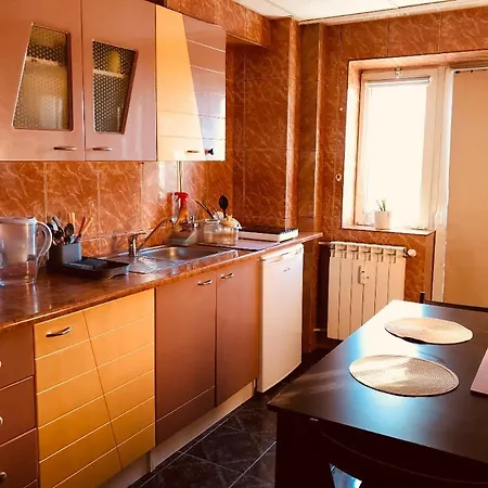בוקרשט City Center Unirii Square Private Rooms With City View - Shared Amenities מראה חיצוני תמונה