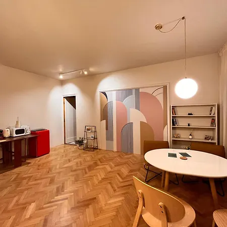 בוקרשט City Center Unirii Square Private Rooms With City View - Shared Amenities מראה חיצוני תמונה