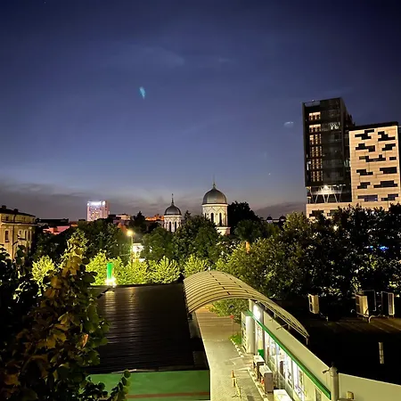 בוקרשט City Center Unirii Square Private Rooms With City View - Shared Amenities מראה חיצוני תמונה