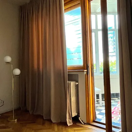 בוקרשט City Center Unirii Square Private Rooms With City View - Shared Amenities מראה חיצוני תמונה