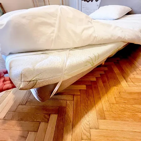 בוקרשט City Center Unirii Square Private Rooms With City View - Shared Amenities חדר תמונה
