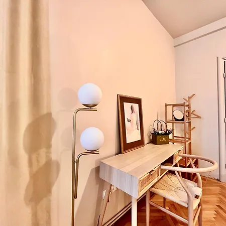 בוקרשט City Center Unirii Square Private Rooms With City View - Shared Amenities חדר תמונה